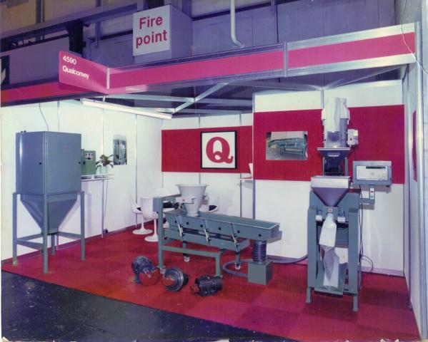 Qualconvey_stand.JPG